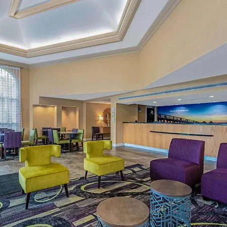 La Quinta By Wyndham Naples Downtown-3