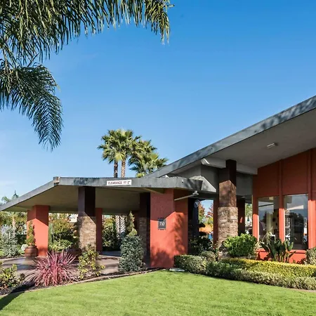 Days Inn & Suites By Wyndham Lodi-3