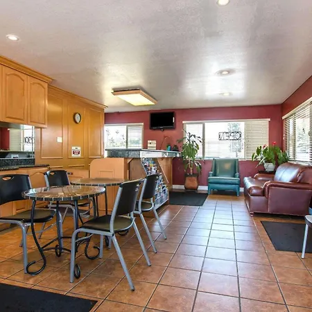 Rodeway Inn Fallbrook Downtown-3