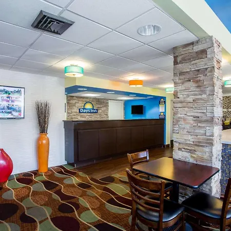 Days Inn By Wyndham Sarasota Bay-3