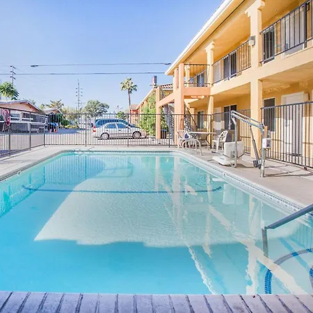 Econo Lodge Inn & Suites Lodi - Wine Country Area-3