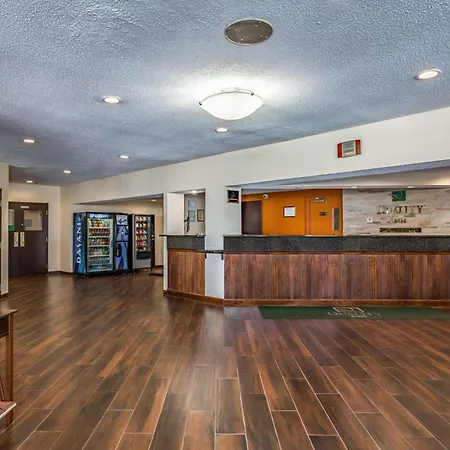 Quality Inn Schenectady - Albany-3