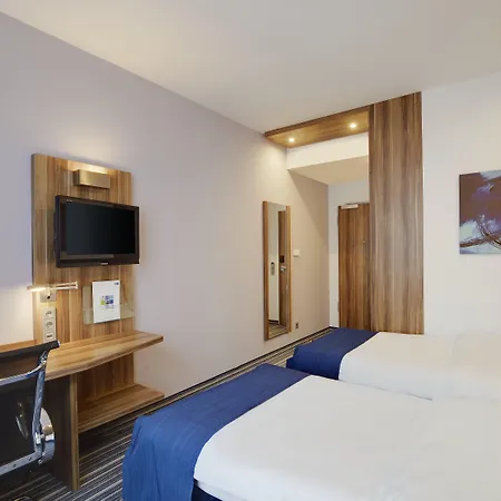 Premier Inn Hamburg City Alster-3