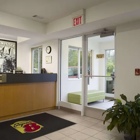 Super 8 By Wyndham Manistee-2