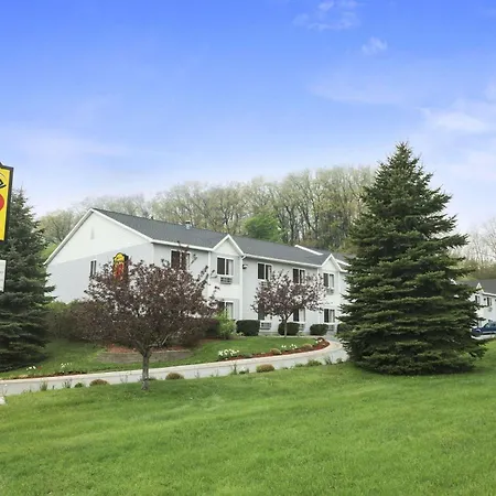 Super 8 By Wyndham Manistee-3