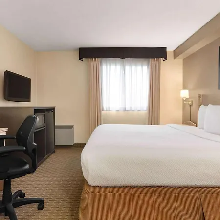 Travelodge Suites By Wyndham Moncton-2
