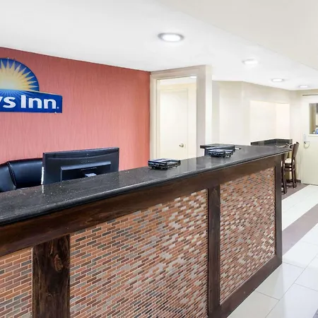 Days Inn By Wyndham Geneva/Finger Lakes-2