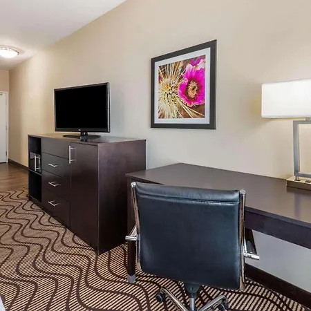 La Quinta By Wyndham Artesia-3