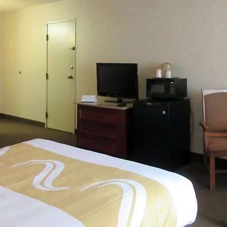 Quality Inn & Suites Albuquerque Midtown - University Area-3