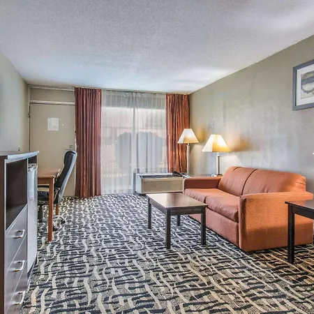 Quality Inn & Suites York East-2