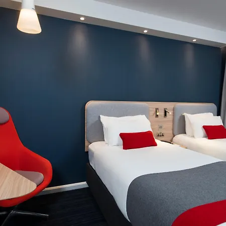Holiday Inn Express London Luton Airport By Ihg-2