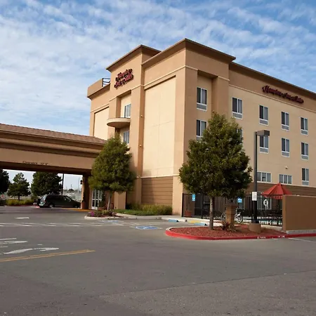 Hampton Inn & Suites Pittsburg-2