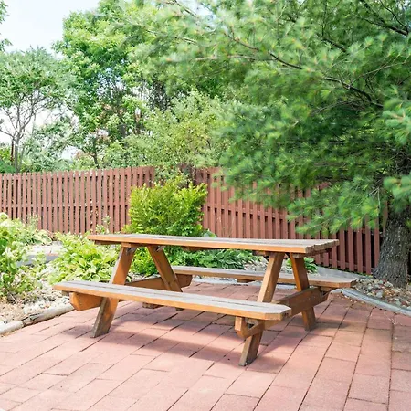 Super 8 By Wyndham Twinsburg/Cleveland Area-2
