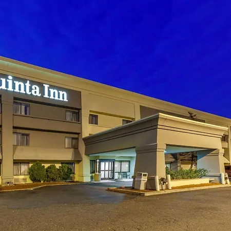 La Quinta Inn By Wyndham Detroit Canton-2