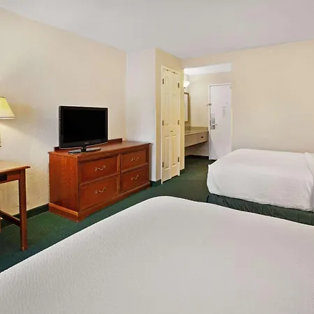 La Quinta Inn By Wyndham Detroit Canton-3