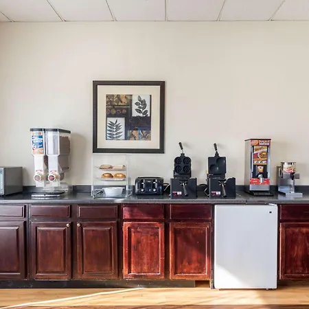 Econo Lodge Inn & Suites Conference Center Dublin-2