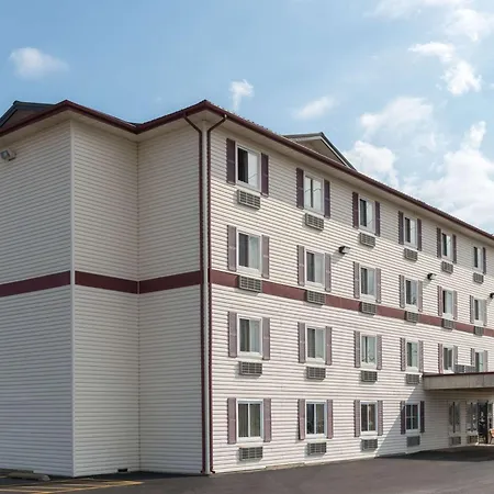 Super 8 By Wyndham Springfield East-3
