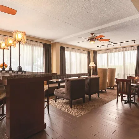 Hampton Inn Des Moines-Airport-2