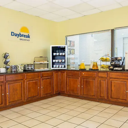 Days Inn By Wyndham Norfolk Military Circle-3