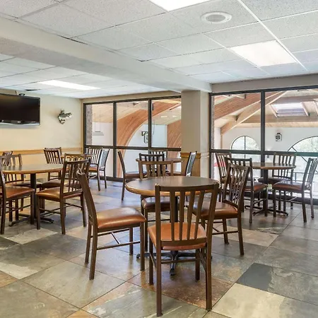 Comfort Inn At Thousand Hills-2