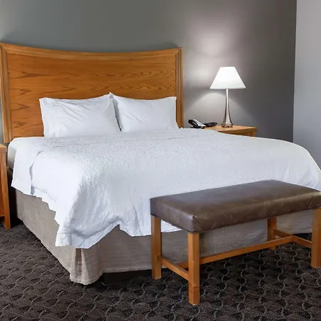 Hampton Inn & Suites Chesapeake-Square Mall-2