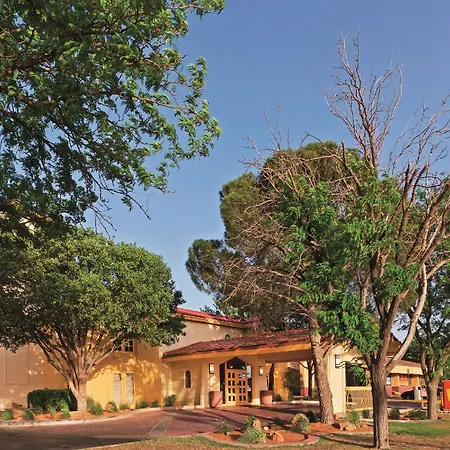 Baymont By Wyndham Lubbock - Downtown Civic Center-2