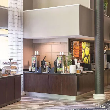 La Quinta Inn & Suites By Wyndham University Area Chapel Hill-2