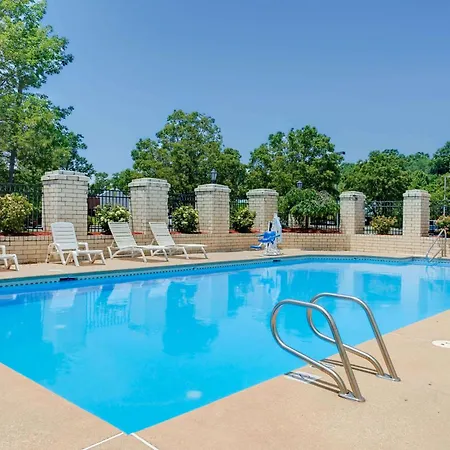 Days Inn By Wyndham Newport News City Center Oyster Point-2