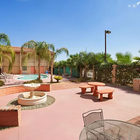 Super 8 By Wyndham Indio-3