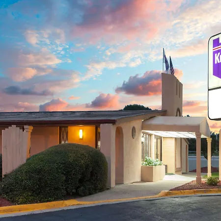 Knights Inn - Tucker-2