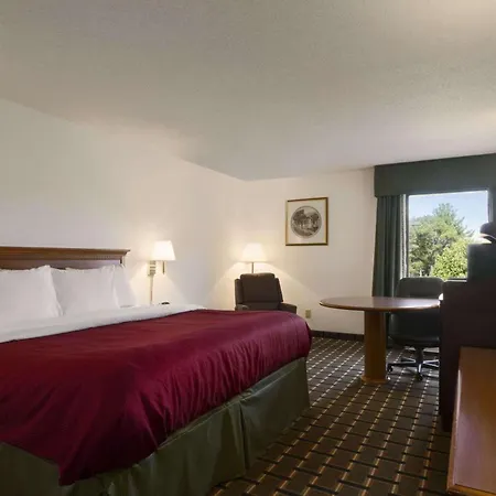 Baymont By Wyndham Crossville-3