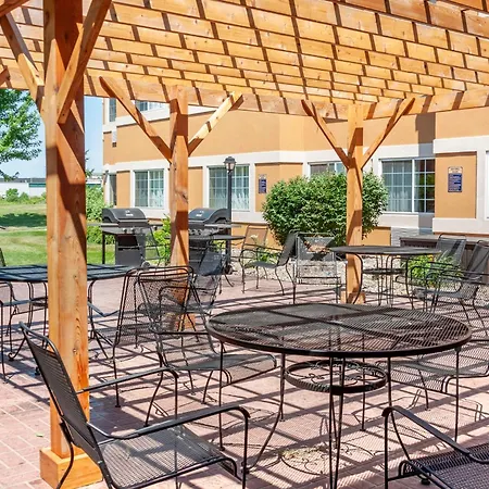 Mainstay Suites Dubuque At Hwy 20-2