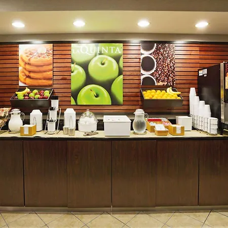 La Quinta Inn By Wyndham Oshkosh-3