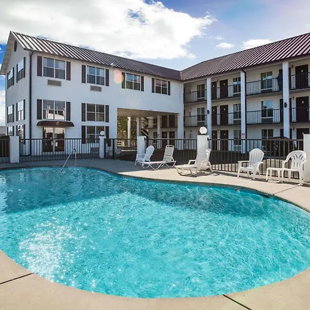 Super 8 By Wyndham Sevierville Riverside-2