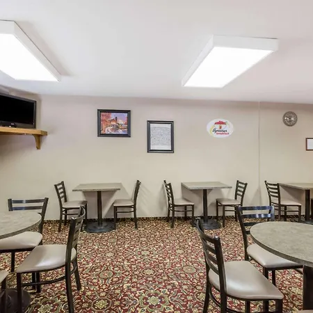Super 8 By Wyndham Manhattan Ks-3