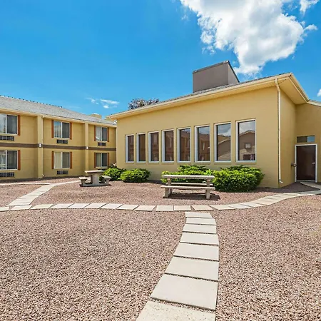 Quality Inn & Suites Frostburg-Cumberland-3