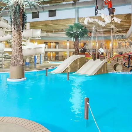 Ramada By Wyndham Des Moines Tropics Resort & Conference Ctr-2