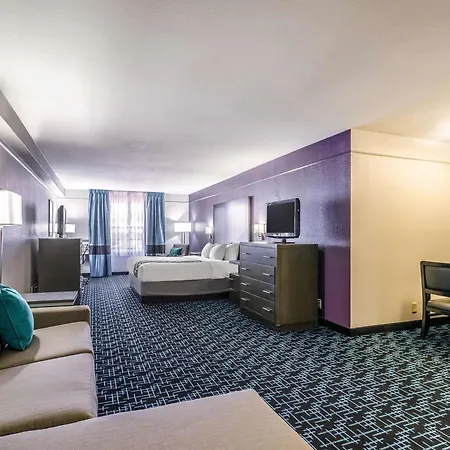 La Quinta By Wyndham Kansas City Airport-2