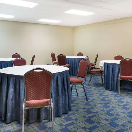 Days Inn & Suites By Wyndham Bridgeport - Clarksburg-3