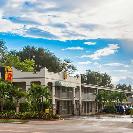 Super 8 By Wyndham Bradenton Sarasota Area-2