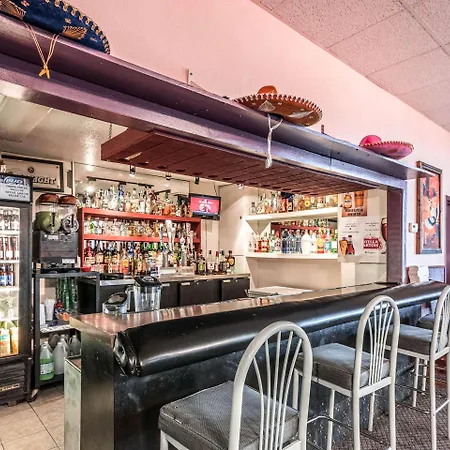 Colby Inn And Suites-3