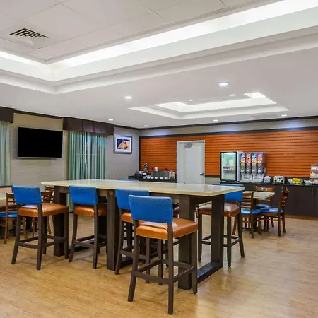 La Quinta Inn & Suites Casino And Bar By Wyndham Glendive-3