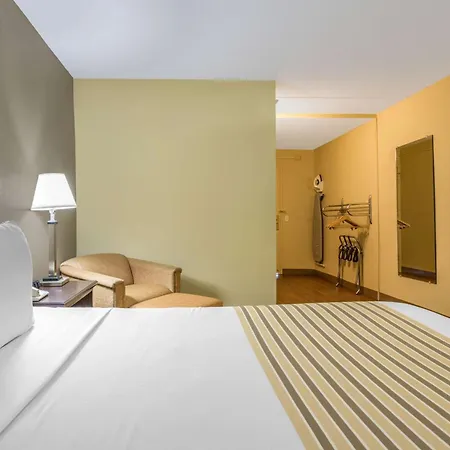 Econo Lodge Inn & Suites Triadelphia - Wheeling-2