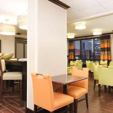 Hampton Inn Overland Park-2