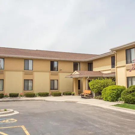 Super 8 By Wyndham Germantown/Milwaukee-3
