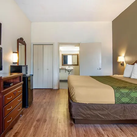 Econo Lodge Inn & Suites-3