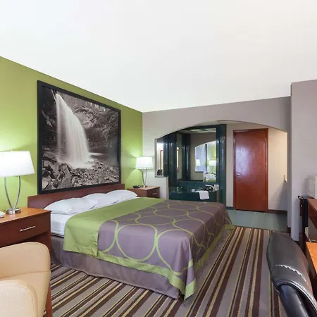 Super 8 By Wyndham Clarksville Northeast-3