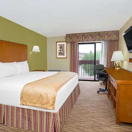 Days Inn & Suites By Wyndham Red Rock-Gallup-3