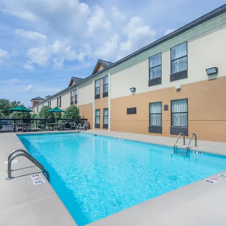 Clarion Pointe New Bern-3