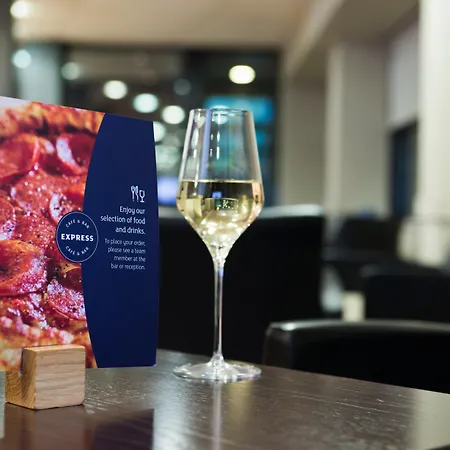Holiday Inn Express Droitwich Spa By Ihg-3